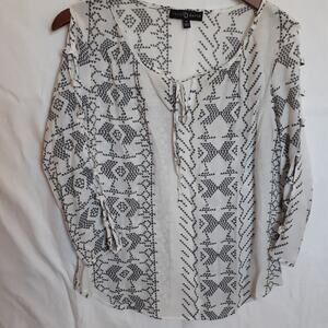 Fred David Women's Top Ltwt Cream w/ black Design sz Medium Long Slv w/cutouts